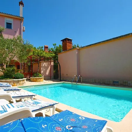 Holiday home Mit Privatpool Fuer 9 Personen Ca 150 Qm In Peroj, Istrien Istrische Riviera