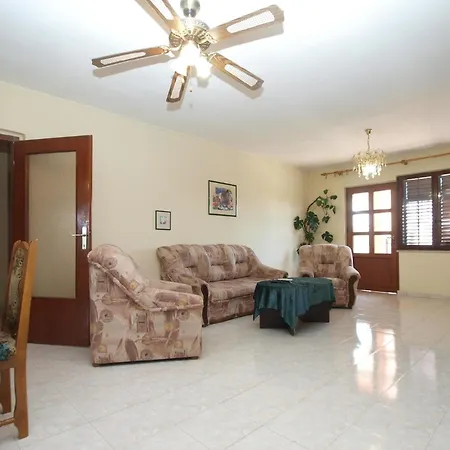 Mit Privatpool Fuer 9 Personen Ca 150 Qm In Peroj, Istrien Istrische Riviera Holiday home Mednjan