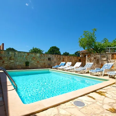 Mit Privatpool Fuer 9 Personen Ca 150 Qm In Peroj, Istrien Istrische Riviera Holiday home *