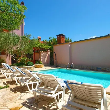 Holiday home Mit Privatpool Fuer 9 Personen Ca 150 Qm In Peroj, Istrien Istrische Riviera