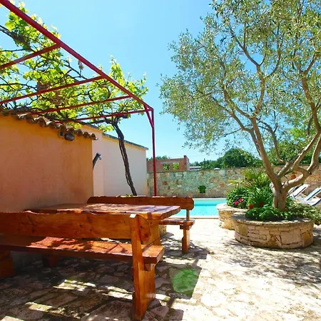 Mit Privatpool Fuer 9 Personen Ca 150 Qm In Peroj, Istrien Istrische Riviera