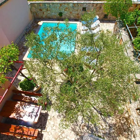 Holiday home Mit Privatpool Fuer 9 Personen Ca 150 Qm In Peroj, Istrien Istrische Riviera